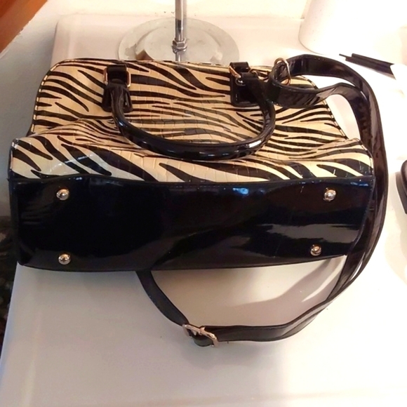 Animal Print Zebra Shoulder BAG Edgy Y2k Metal rose gold top Purse Mod Sz Medium - Picture 9 of 9